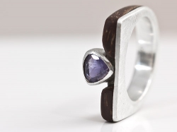 Ring " Veilchen" Silber, Kokosnuss & Iolith