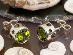 Ohrstecker mit Peridot in Silber