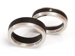 1 Paar Ringe: 925er Silber, Ebenholz, Brillant in 585er Gelbgold