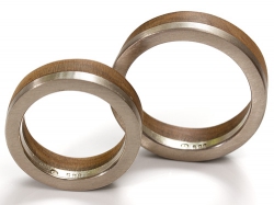 Ringe: 585er Weissgold & Olivenholz