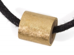 Zylinder, 750er Gold, mit Holzkern auf Textilband