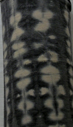Schlauch-Tuch, Schlupftuch, Schal aus 100% Merino-Wolle, handgebatikt, sand-schwarz