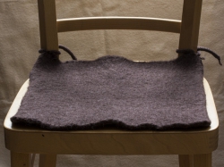 Sitzauflage, Wanderkissen aus 100% Wolle gestrickt & gefilzt