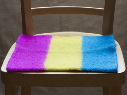 Sitzauflage, Wanderkissen aus 100% Wolle gestrickt & gefilzt